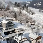 Bear & Bison View Daire *