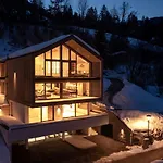 Bear & Bison View Daire