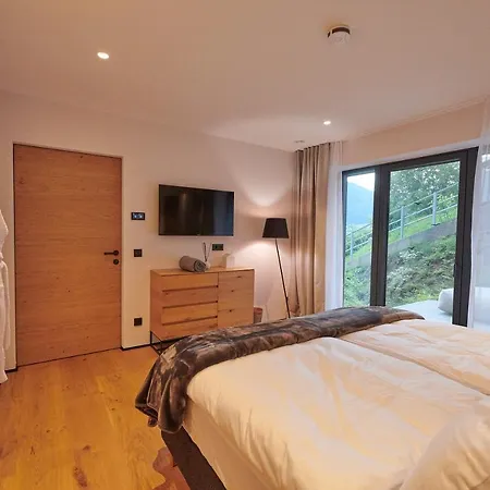 Bear & Bison View Apartment *