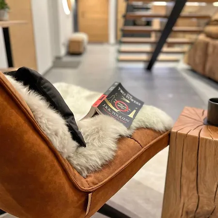 Bear & Bison View צל-אם-זי