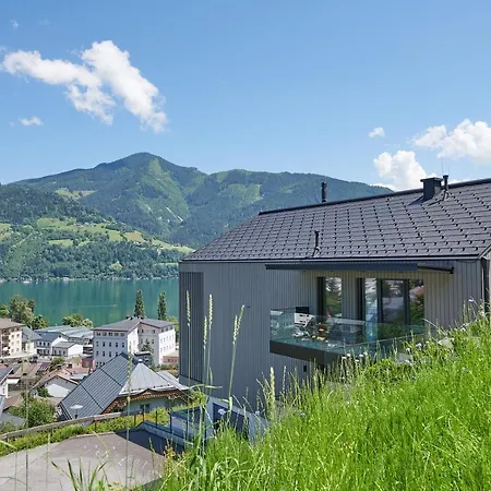 Bear & Bison View Daire