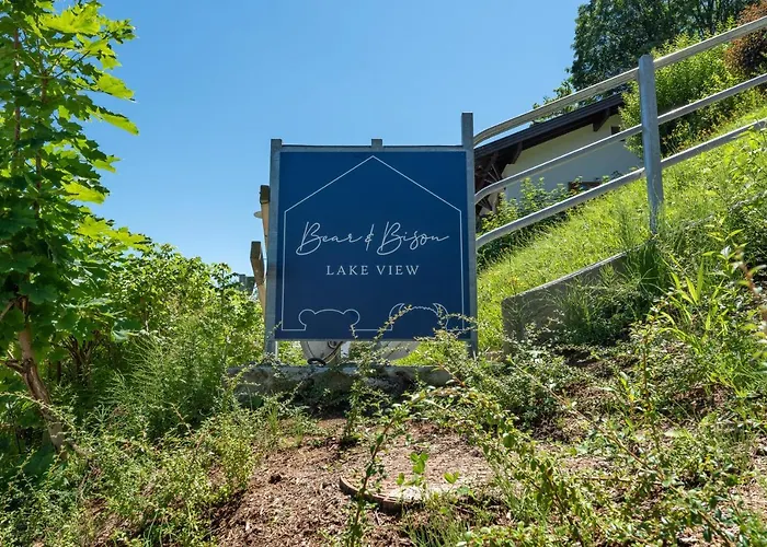 Bear & Bison View Apartmán